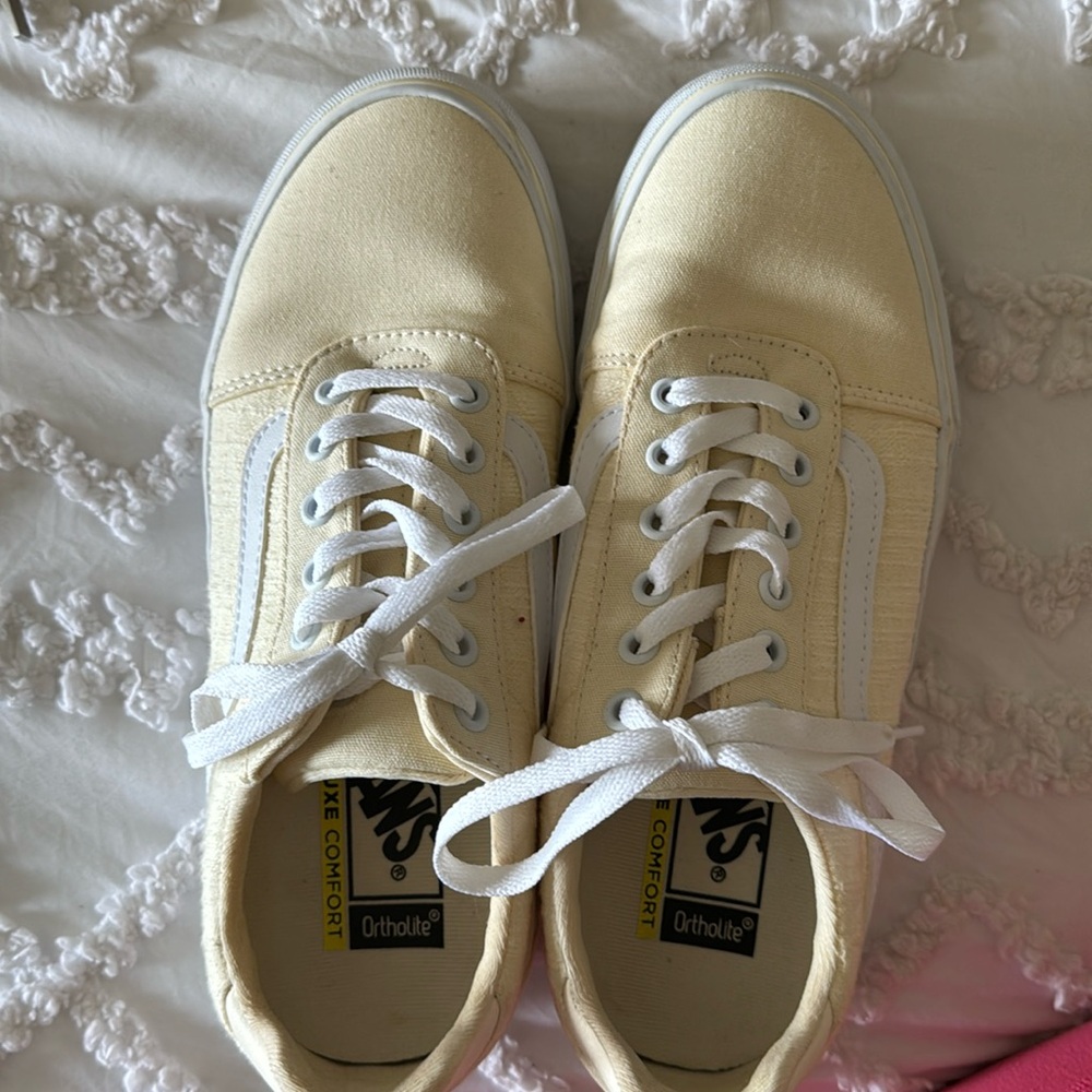 Deluxe Comfort Ortholite light yellow vans with white van stripe size 9